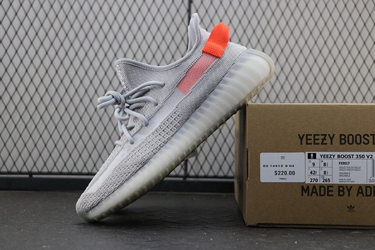 YEEZY 350 V2 테일라이트