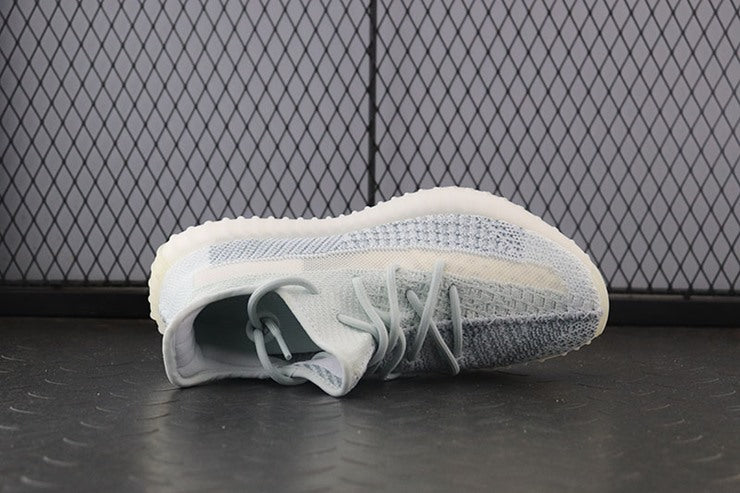 YEEZY 350 V2 클라우드 화이트 리플렉티브
