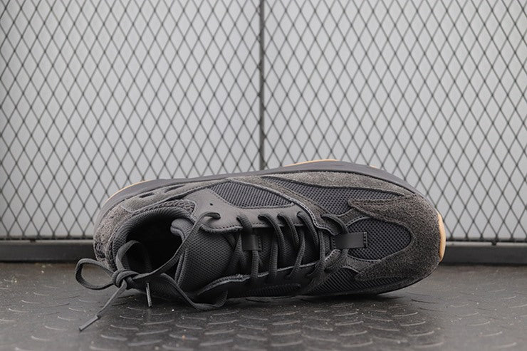 YEEZY 700 유틸리티 블랙