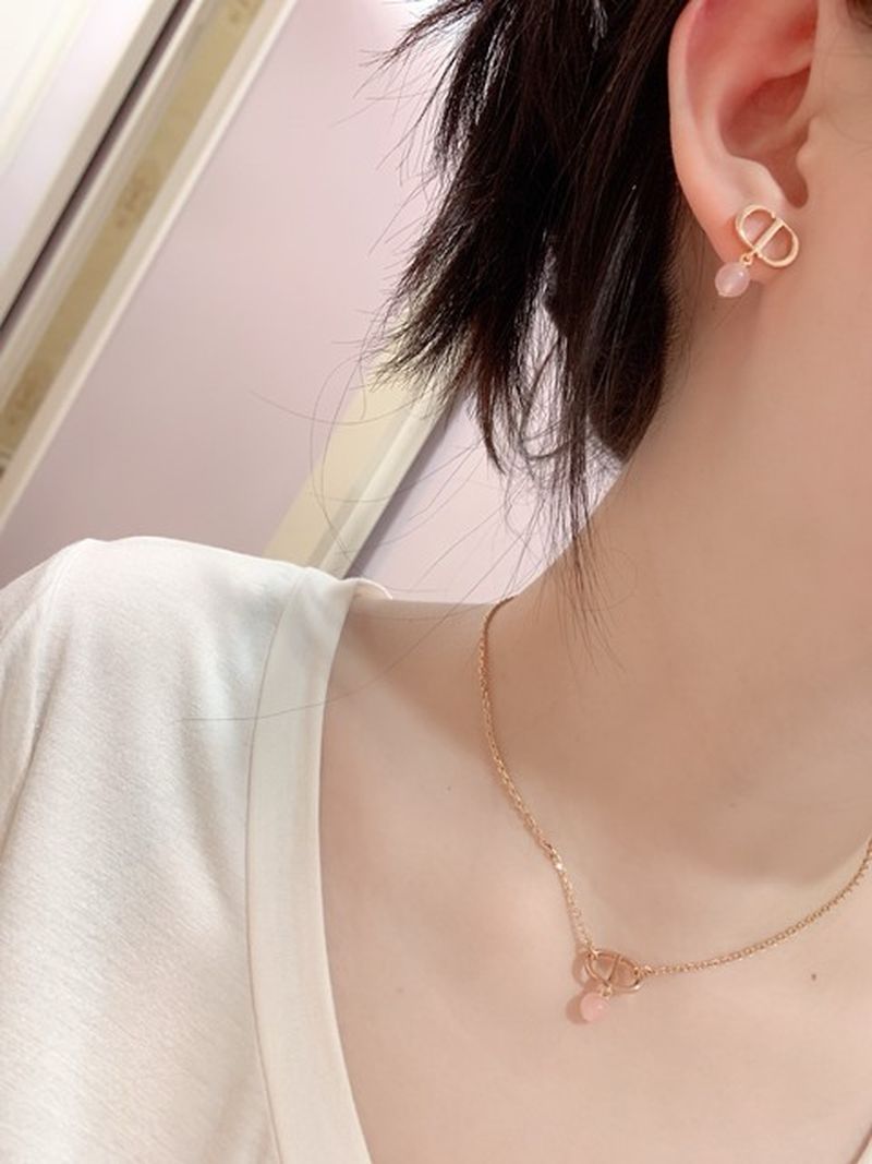 디올 목걸이