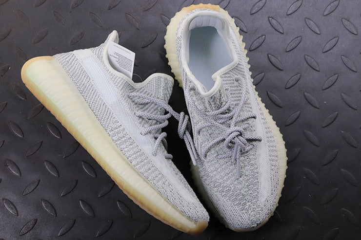 YEEZY 350 V2 예사야 리플렉티브