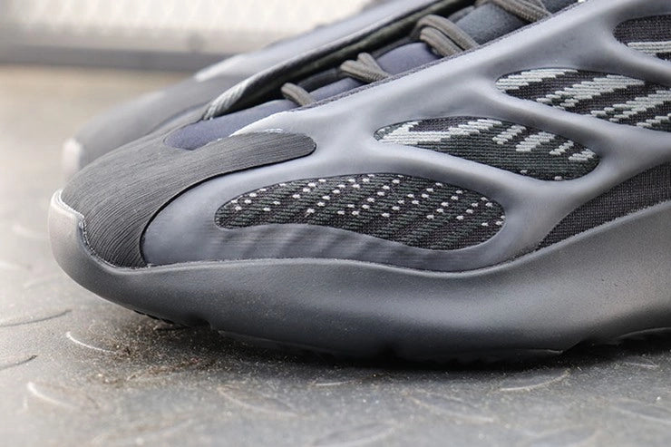 YEEZY 700 V3 알바