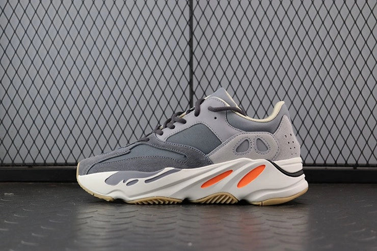 YEEZY 700 마그넷