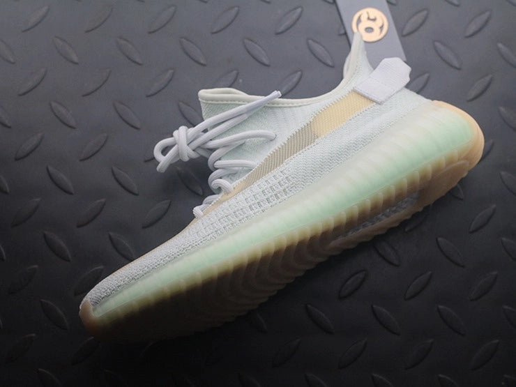 YEEZY 350 V2 하이퍼스페이스