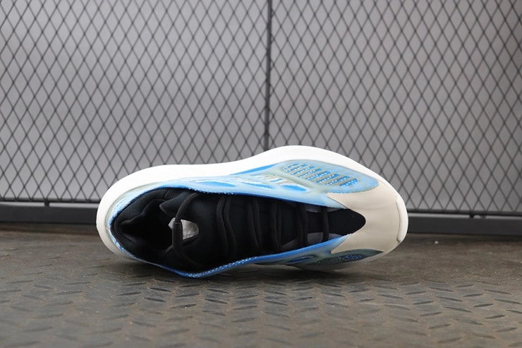 YEEZY 700 V3 아자레스