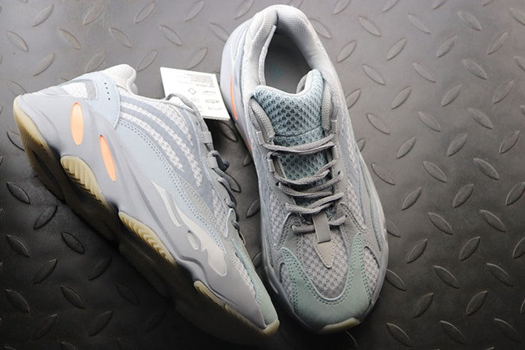 YEEZY 700 이너시아