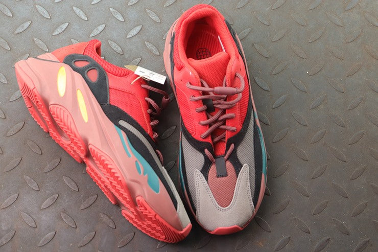 YEEZY 700 하이레스 레드