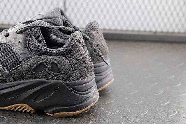YEEZY 700 유틸리티 블랙