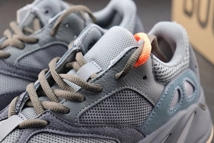 YEEZY 700 틸 블루
