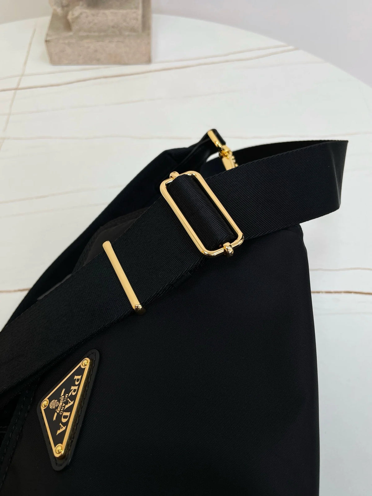 국내) 프라다 익스플로어 미디엄 리나일론 숄더백