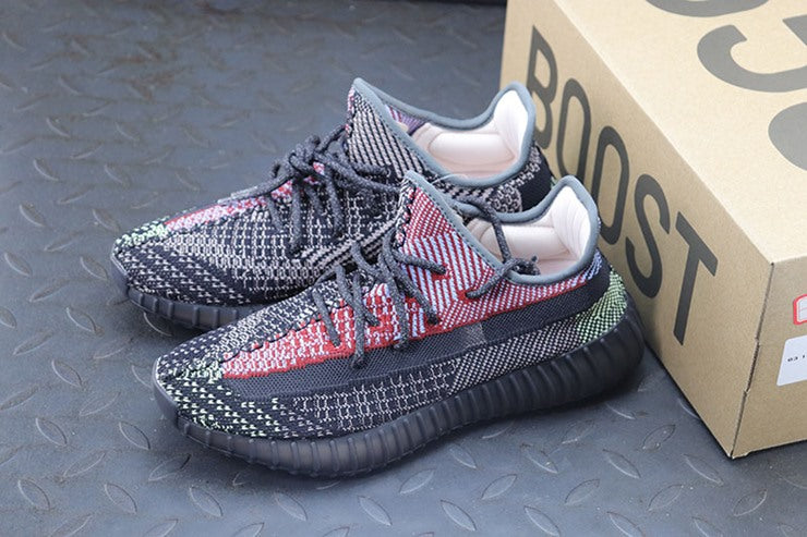 YEEZY 350 V2 예힐
