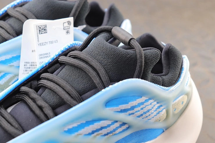 YEEZY 700 V3 아자레스