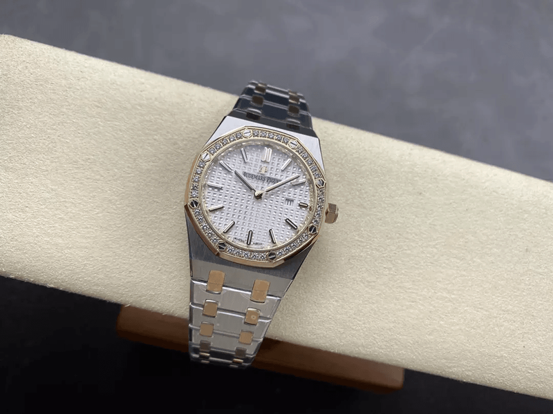 오데마피게 로얄오크 67651 흰판 로즈골드 콤비 다이아세팅 (33mm,쿼츠)