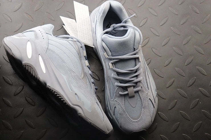 YEEZY 700 호스피탈 블루