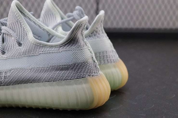 YEEZY 350 V2 예사야