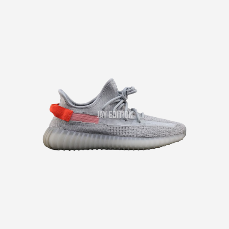 YEEZY 350 V2 테일라이트, 그레이 어퍼와 레드 힐탭 포인트가 인상적인 도시적인 컬러웨이