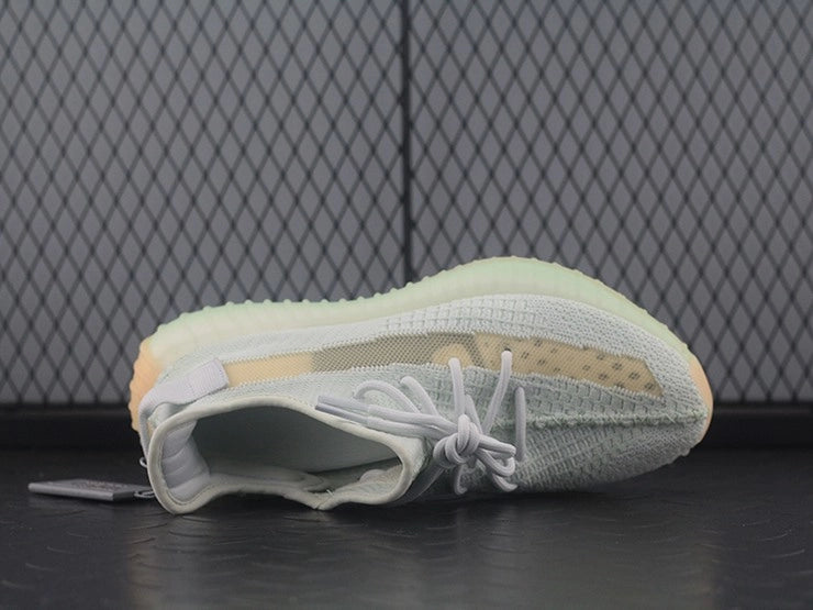 YEEZY 350 V2 하이퍼스페이스