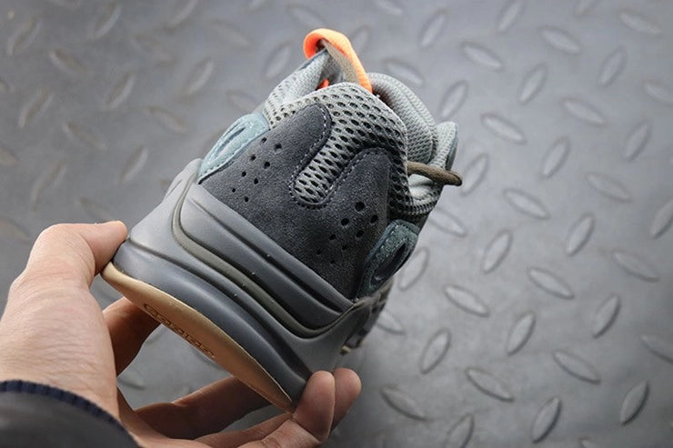 YEEZY 700 틸 블루