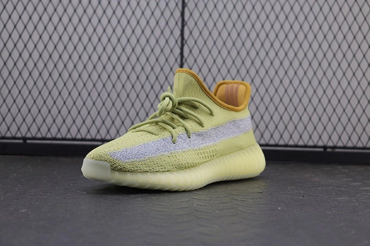 YEEZY 350 V2 마쉬