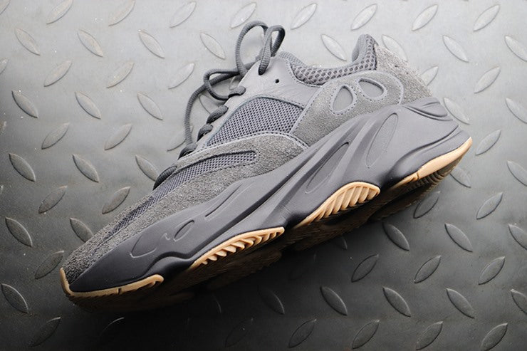 YEEZY 700 유틸리티 블랙