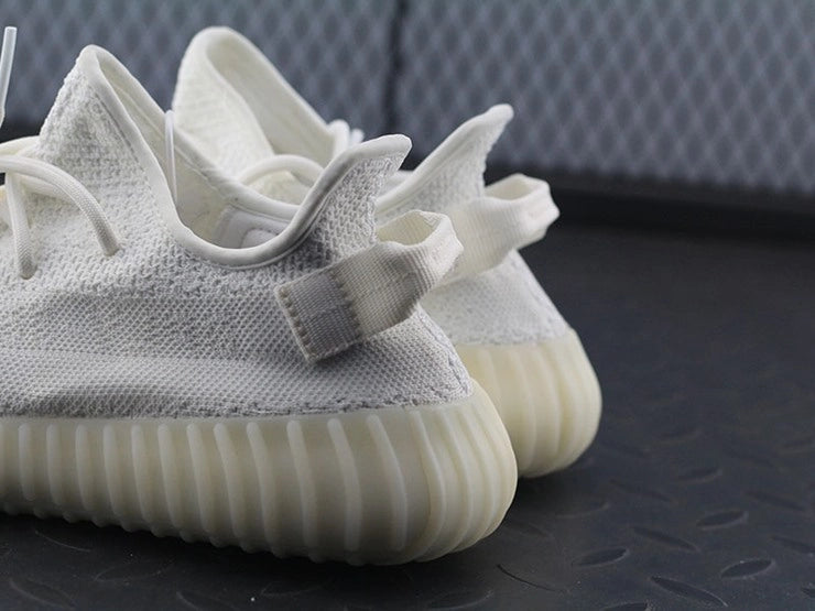 YEEZY 350 V2 트리플 화이트