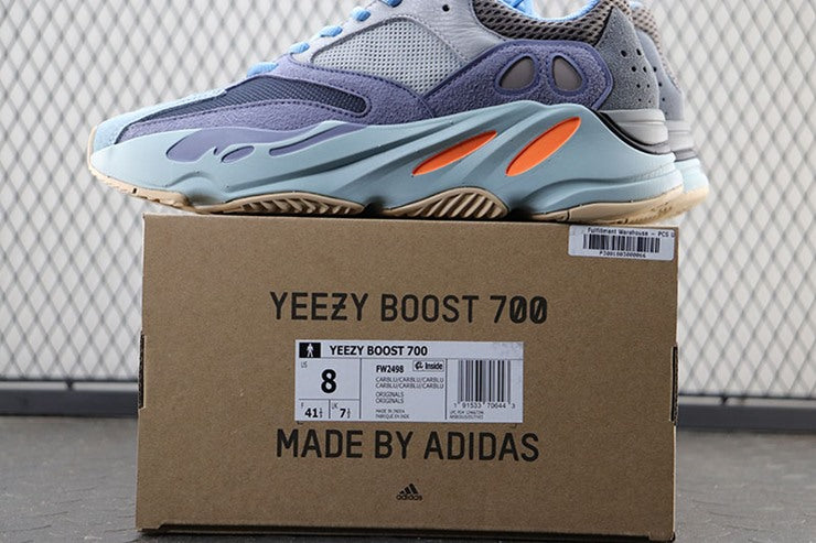 YEEZY 700 카본 블루