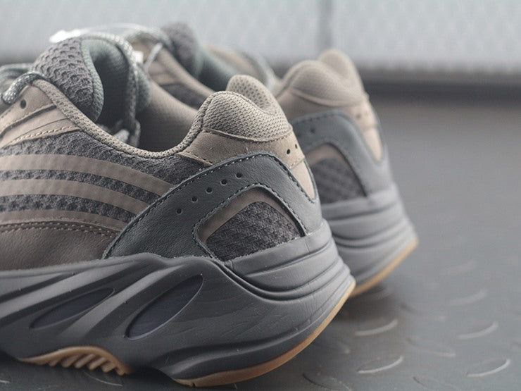 YEEZY 700 지오드