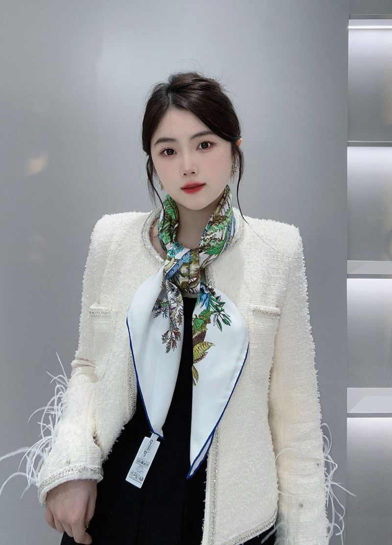 디올 스카프 15