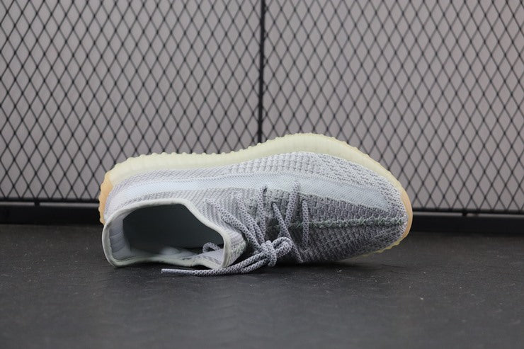YEEZY 350 V2 예사야