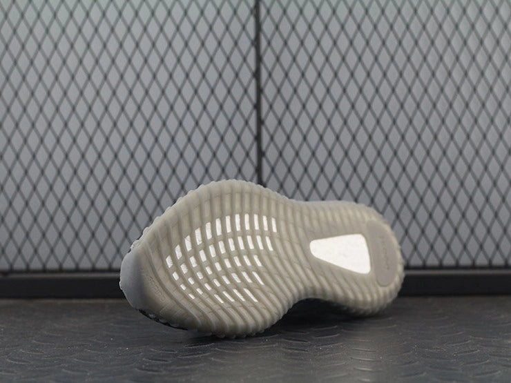 YEEZY 350 V2 벨루가
