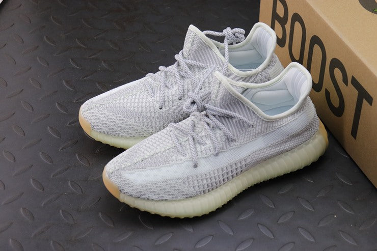 YEEZY 350 V2 예사야