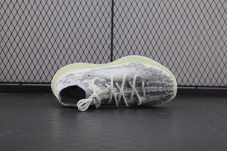 YEEZY 380 에일리언