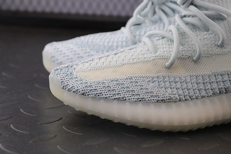 YEEZY 350 V2 클라우드 화이트