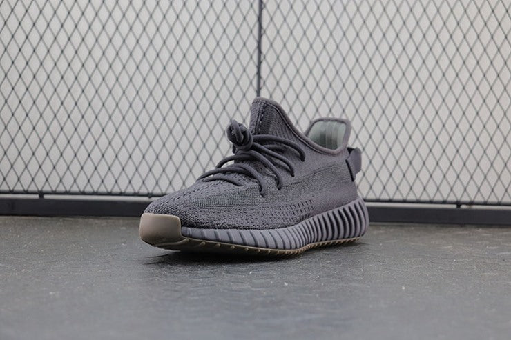 YEEZY 350 V2 신더 리플렉티브