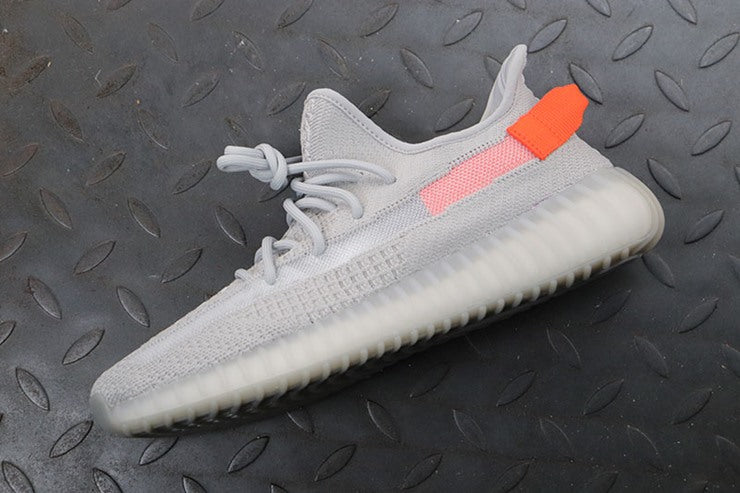 YEEZY 350 V2 테일라이트