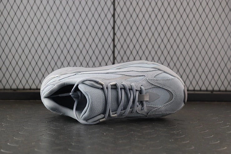 YEEZY 700 호스피탈 블루