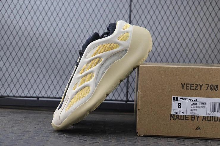 YEEZY 700 V3 새플라워