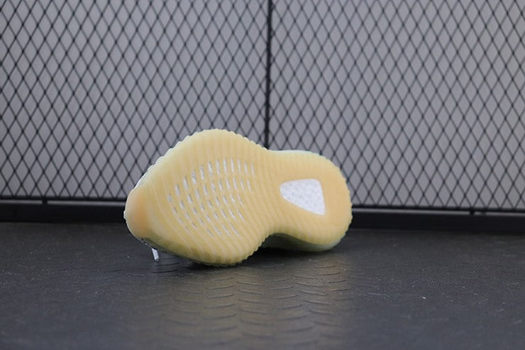 YEEZY 350 V2 예사야 리플렉티브