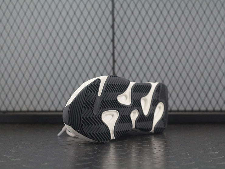 YEEZY 700 스태틱