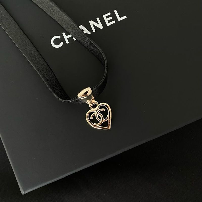C 목걸이