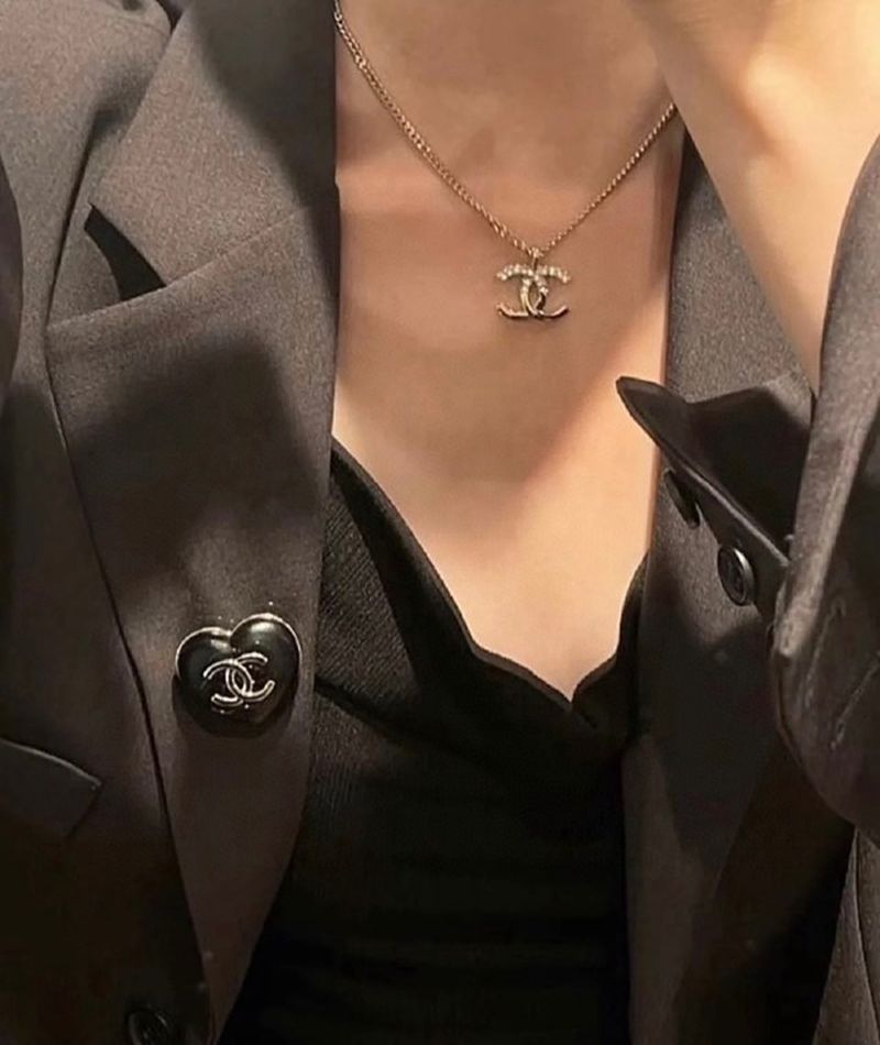 C 목걸이