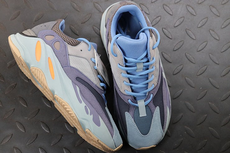 YEEZY 700 카본 블루