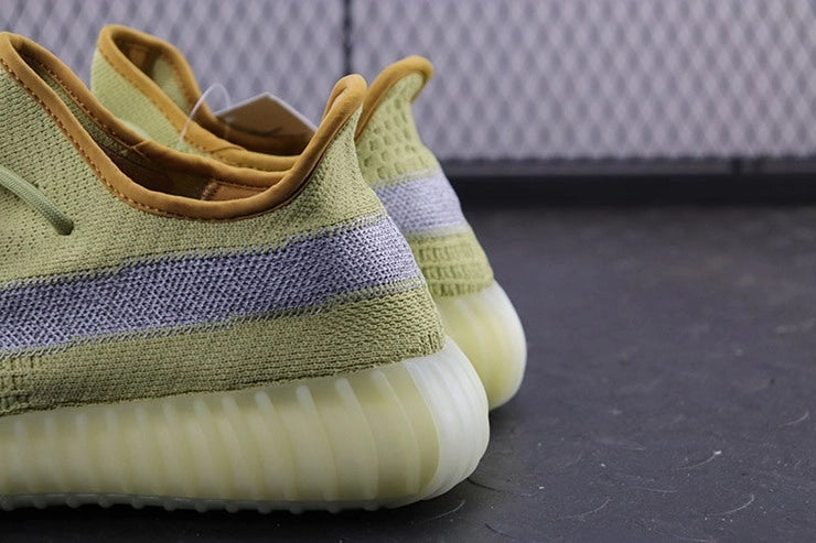 YEEZY 350 V2 마쉬