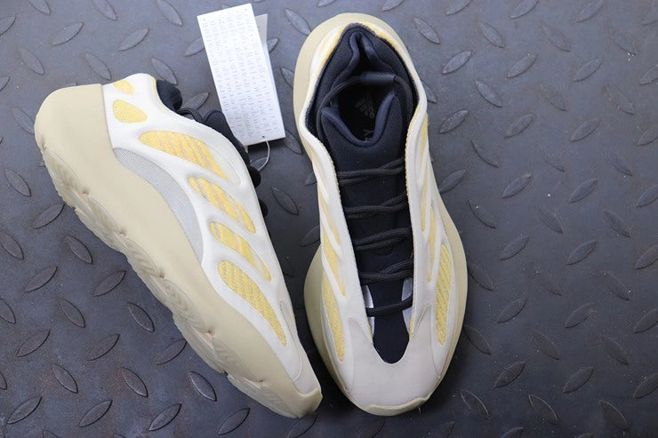 YEEZY 700 V3 새플라워