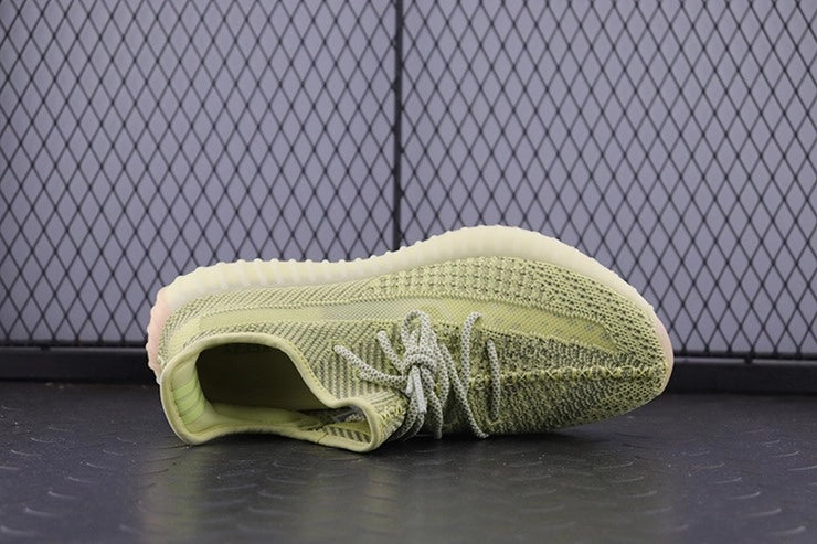 YEEZY 350 V2 안틀리아 리플렉티브