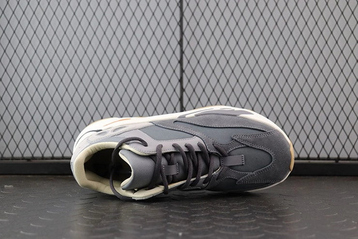 YEEZY 700 마그넷