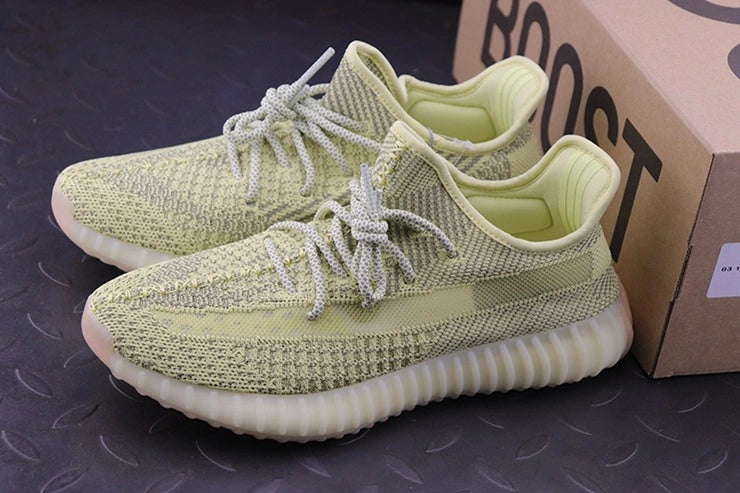 YEEZY 350 V2 안틀리아 리플렉티브