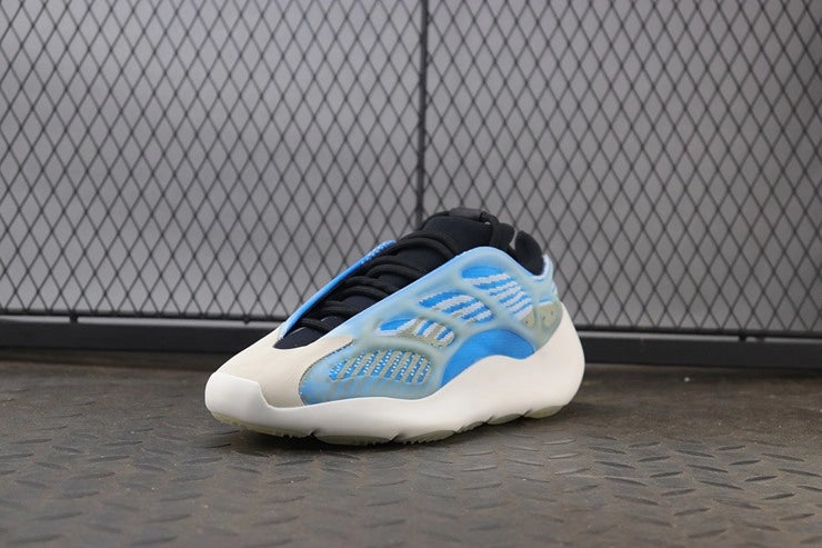 YEEZY 700 V3 아자레스