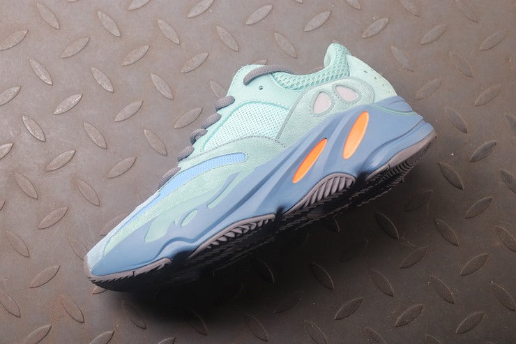 YEEZY 700 페디드 아주르