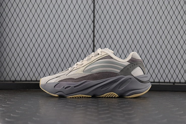YEEZY 700 테프라